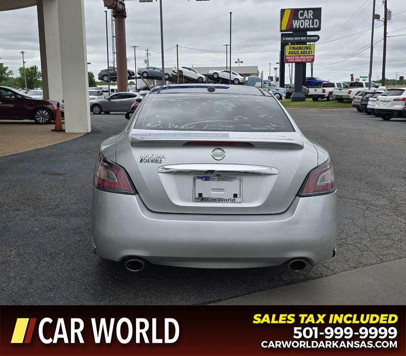 Nissan Maxima Vehicle Full-screen Gallery Image 5