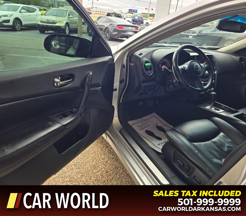 Nissan Maxima Vehicle Full-screen Gallery Image 7