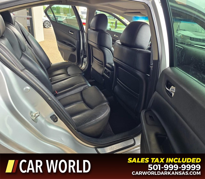 Nissan Maxima Vehicle Full-screen Gallery Image 12