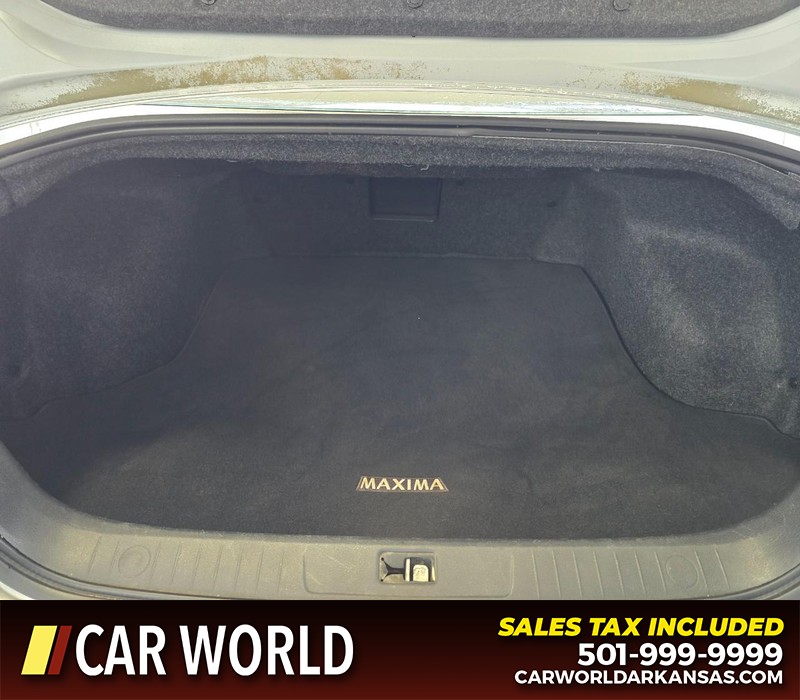 Nissan Maxima Vehicle Full-screen Gallery Image 13