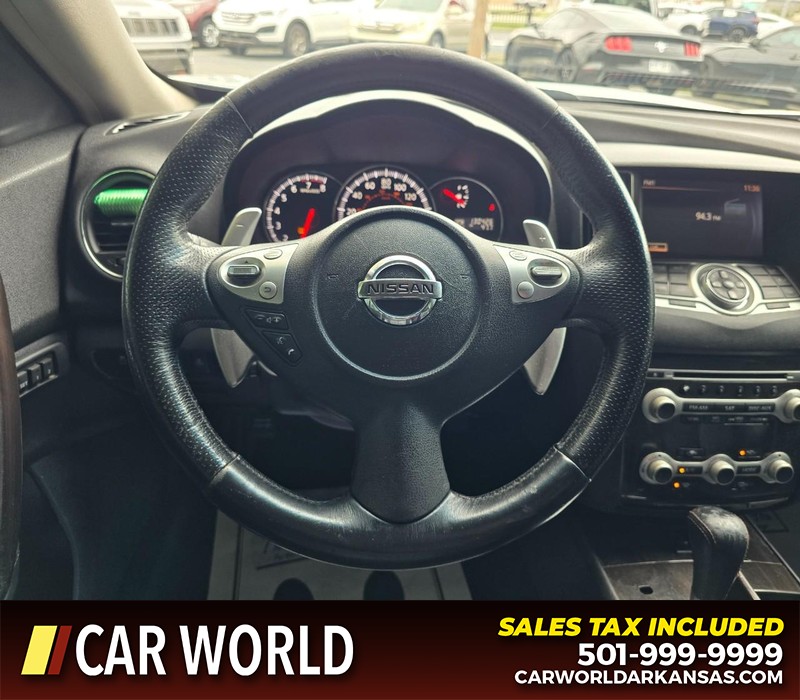 Nissan Maxima Vehicle Full-screen Gallery Image 14