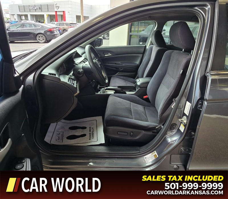 Honda Accord Sedan Vehicle Full-screen Gallery Image 8