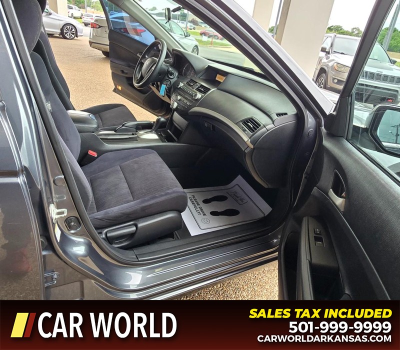 Honda Accord Sedan Vehicle Full-screen Gallery Image 11