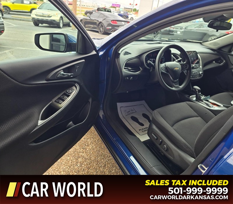 Chevrolet Malibu Vehicle Full-screen Gallery Image 7