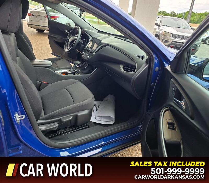 Chevrolet Malibu Vehicle Full-screen Gallery Image 11