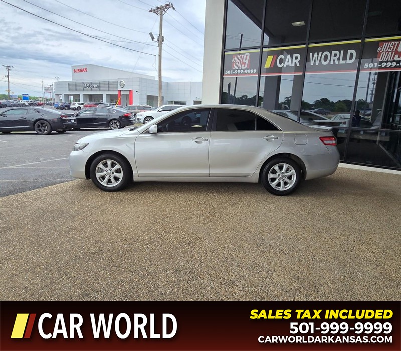 Toyota Camry Vehicle Full-screen Gallery Image 4