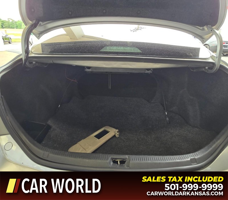 Toyota Camry Vehicle Full-screen Gallery Image 13