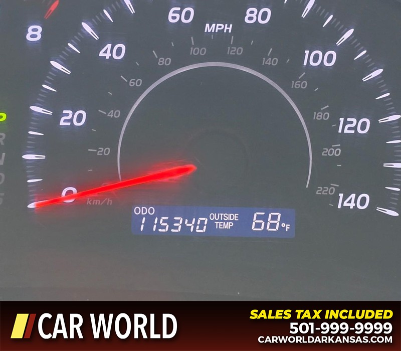 Toyota Camry Vehicle Full-screen Gallery Image 16