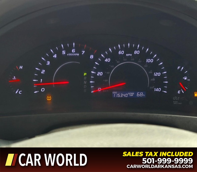 Toyota Camry Vehicle Full-screen Gallery Image 17