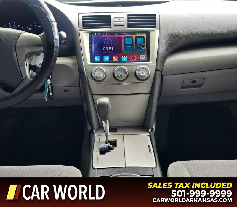 Toyota Camry Vehicle Full-screen Gallery Image 18