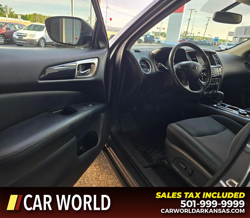 Nissan Pathfinder Vehicle Full-screen Gallery Image 7