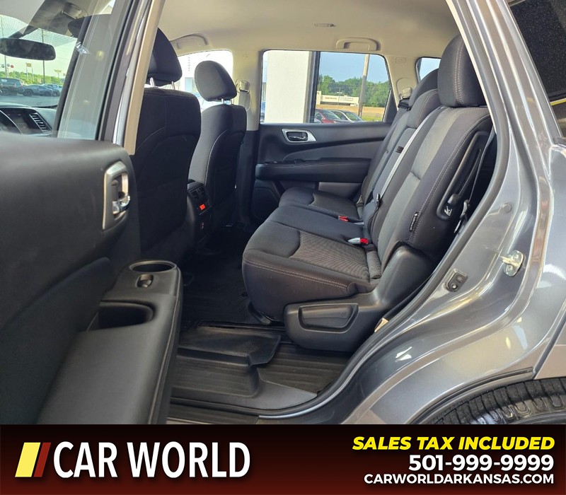 Nissan Pathfinder Vehicle Full-screen Gallery Image 10