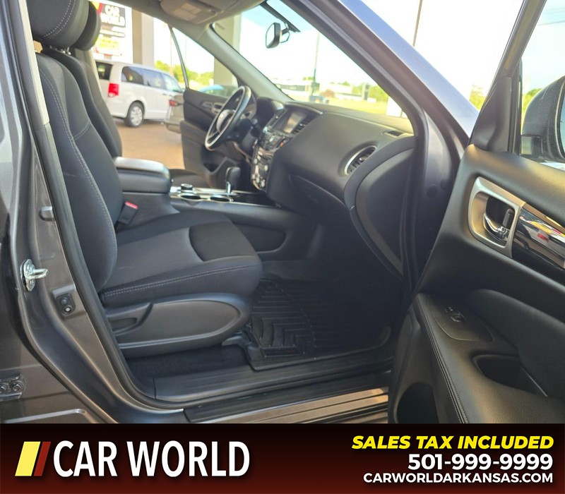 Nissan Pathfinder Vehicle Full-screen Gallery Image 12