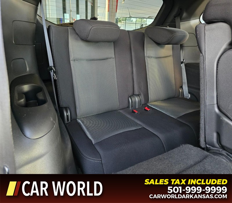 Nissan Pathfinder Vehicle Full-screen Gallery Image 14