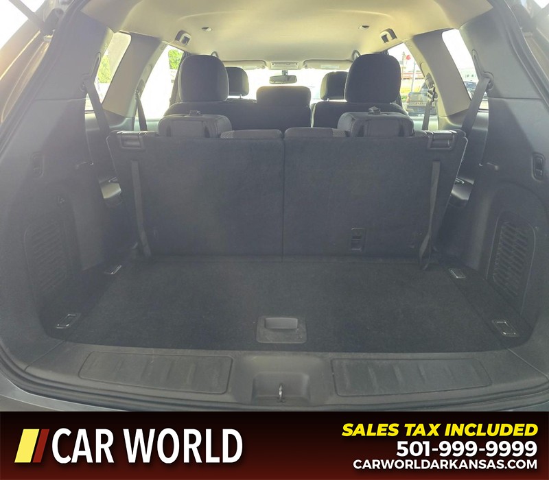 Nissan Pathfinder Vehicle Full-screen Gallery Image 15