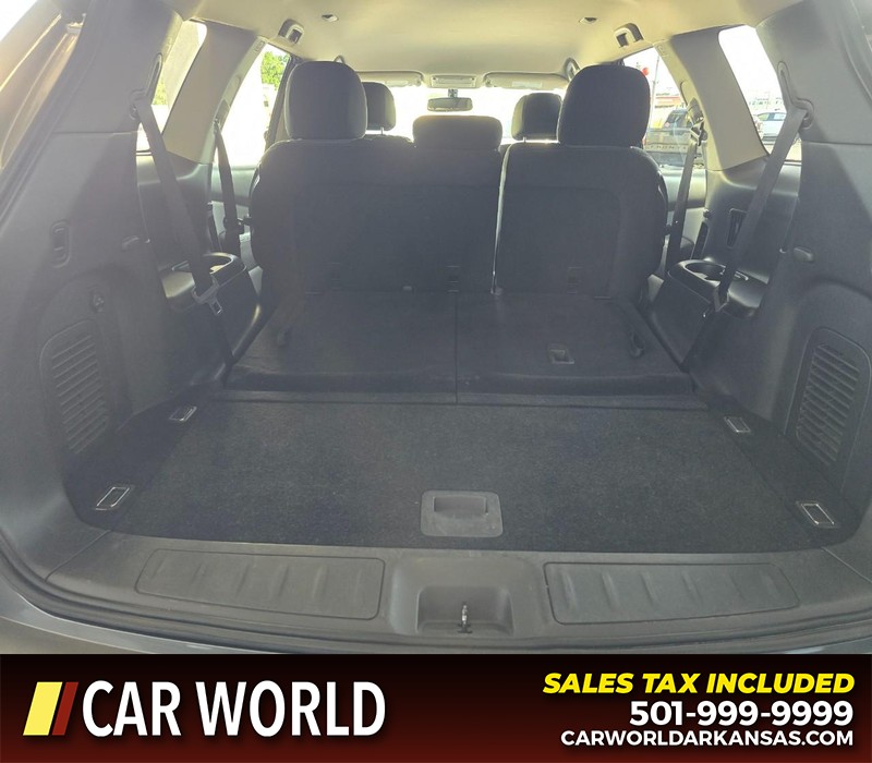 Nissan Pathfinder Vehicle Full-screen Gallery Image 16