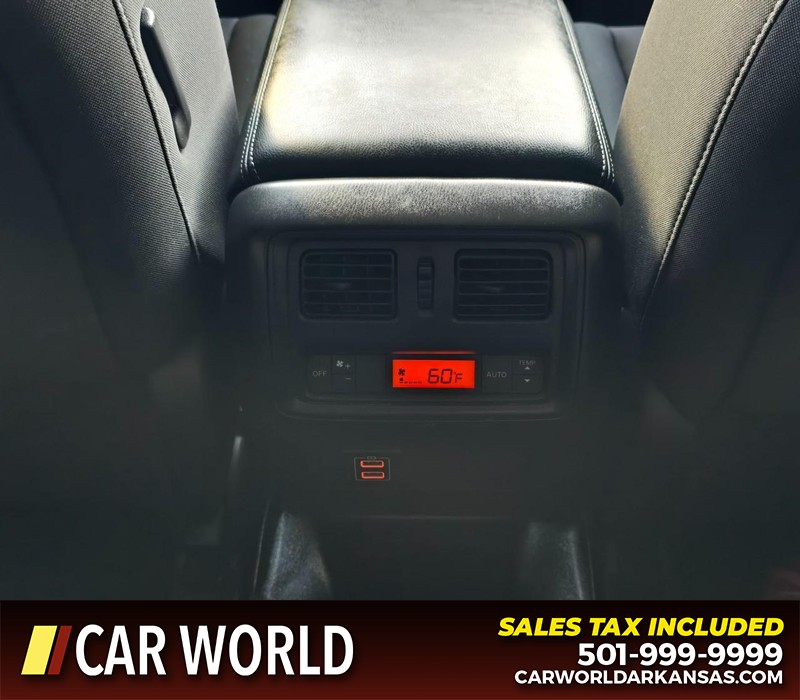 Nissan Pathfinder Vehicle Full-screen Gallery Image 22