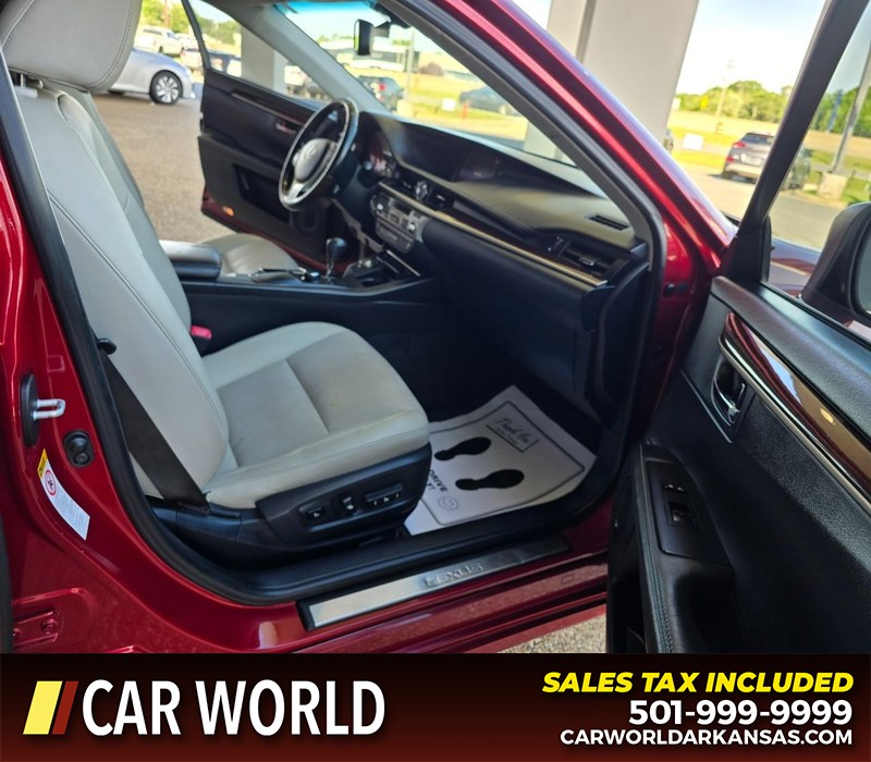 Lexus ES 350 Vehicle Full-screen Gallery Image 11