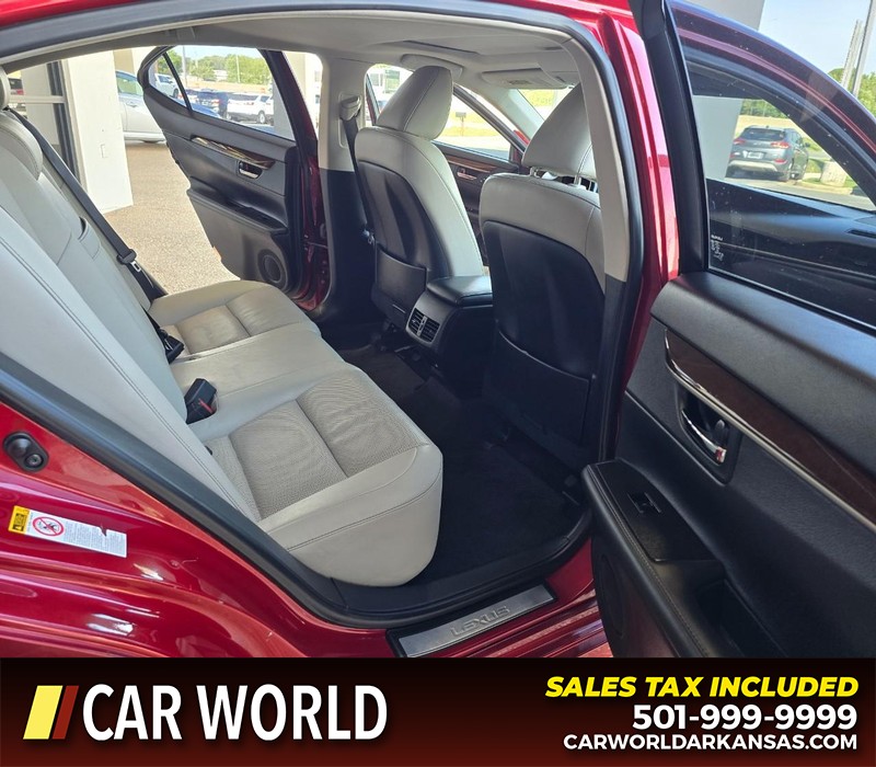 Lexus ES 350 Vehicle Full-screen Gallery Image 13