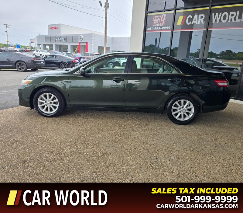 Toyota Camry Vehicle Full-screen Gallery Image 4