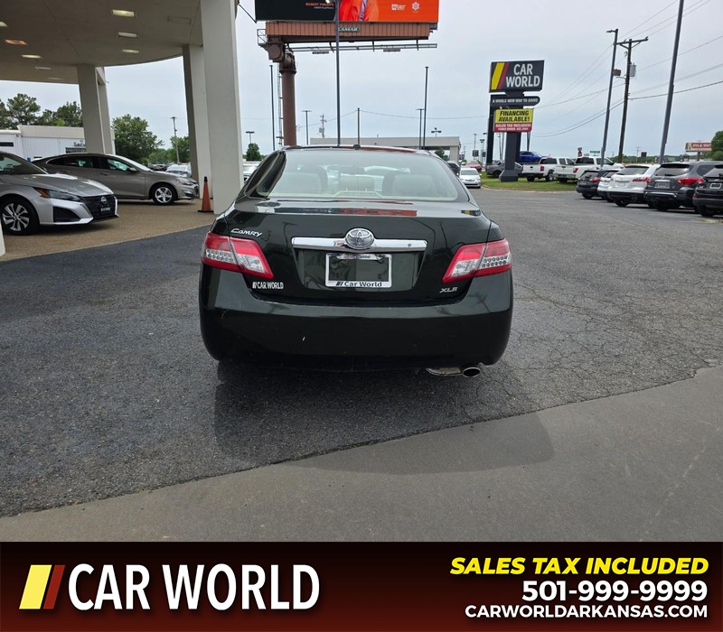 Toyota Camry Vehicle Full-screen Gallery Image 5