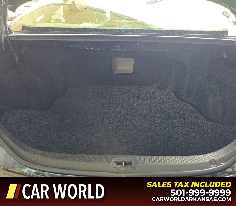 Toyota Camry Vehicle Full-screen Gallery Image 13