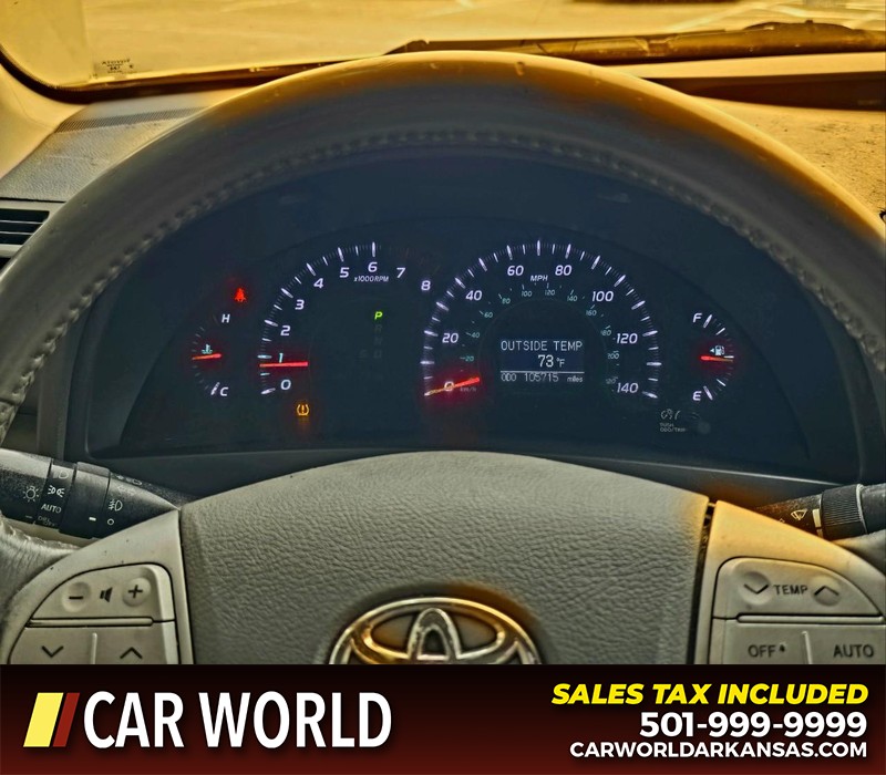 Toyota Camry Vehicle Full-screen Gallery Image 16