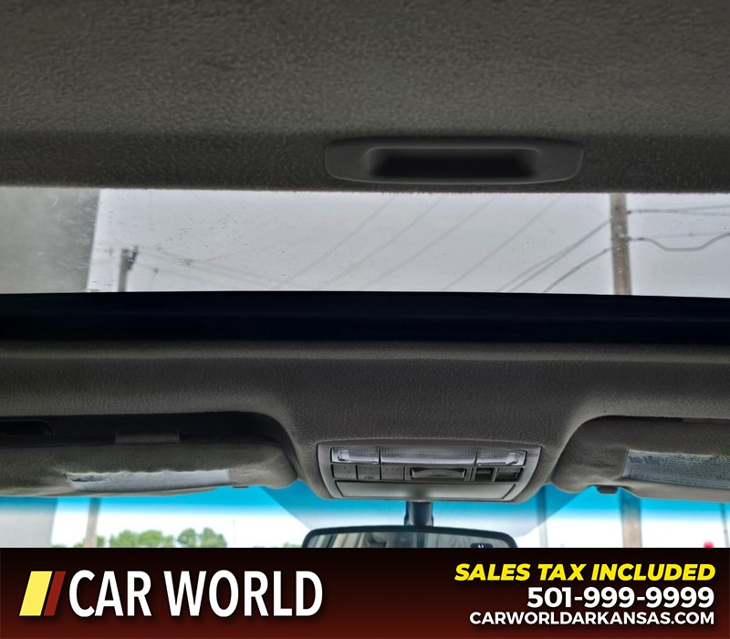 Toyota Camry Vehicle Full-screen Gallery Image 18