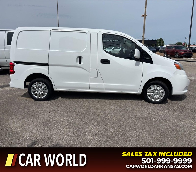 Nissan NV200 Compact Cargo Vehicle Full-screen Gallery Image 2