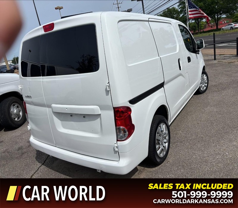 Nissan NV200 Compact Cargo Vehicle Full-screen Gallery Image 3