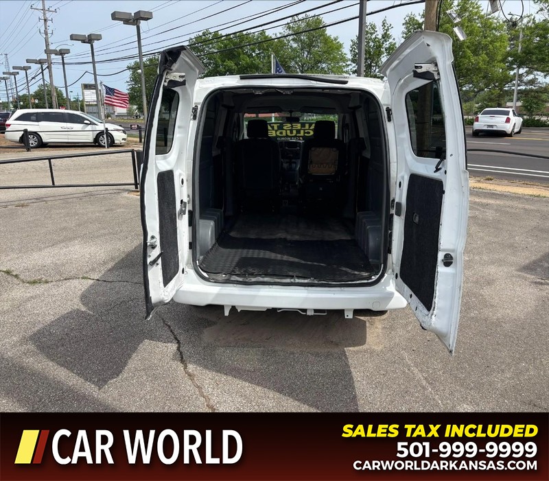 Nissan NV200 Compact Cargo Vehicle Full-screen Gallery Image 5