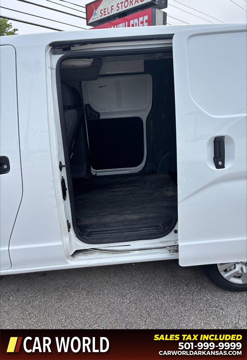Nissan NV200 Compact Cargo Vehicle Full-screen Gallery Image 10