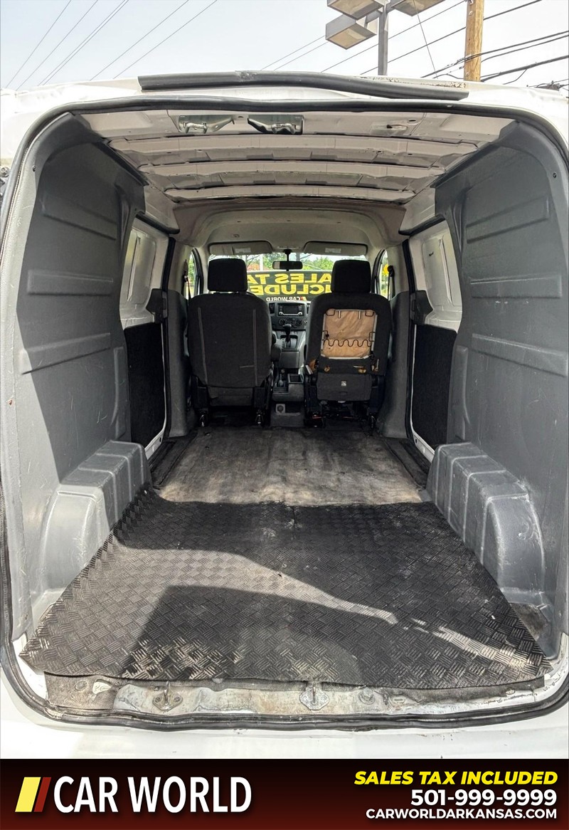 Nissan NV200 Compact Cargo Vehicle Full-screen Gallery Image 11