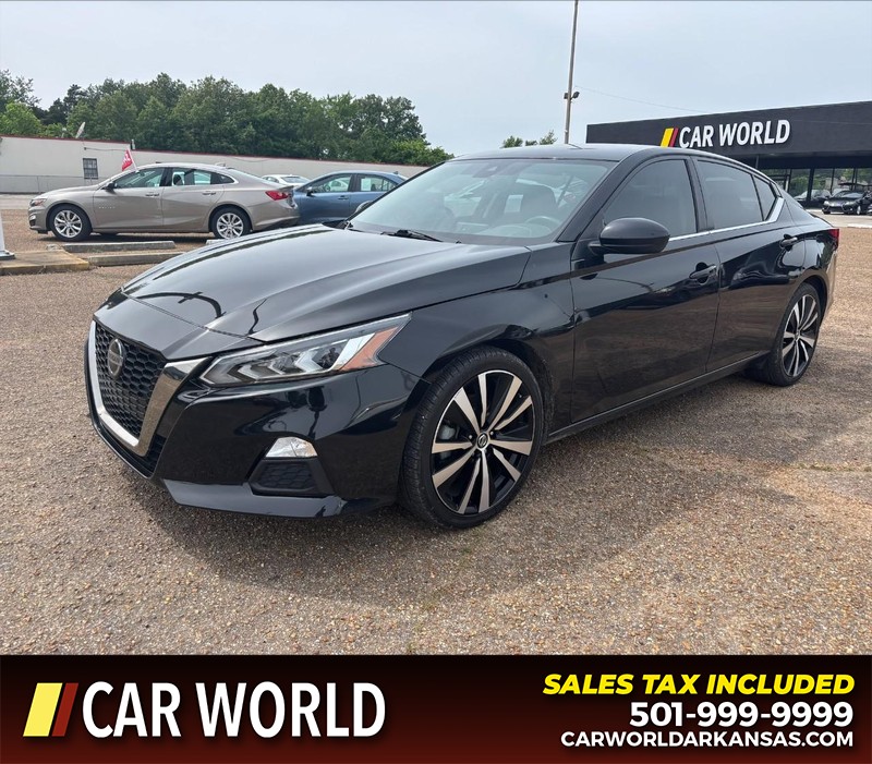 Nissan Altima Vehicle Full-screen Gallery Image 9