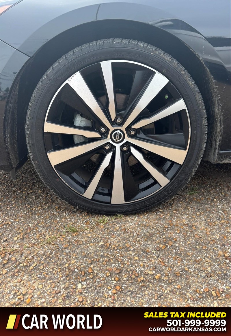 Nissan Altima Vehicle Full-screen Gallery Image 11