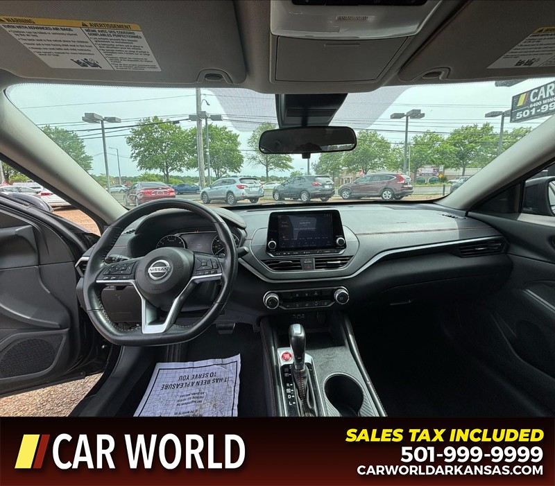 Nissan Altima Vehicle Full-screen Gallery Image 16