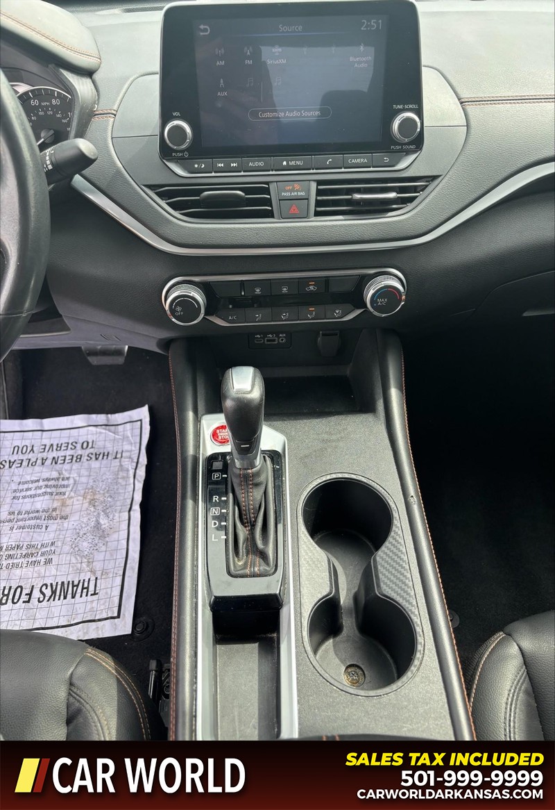 Nissan Altima Vehicle Full-screen Gallery Image 17