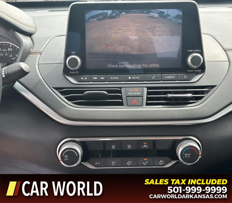 Nissan Altima Vehicle Full-screen Gallery Image 18