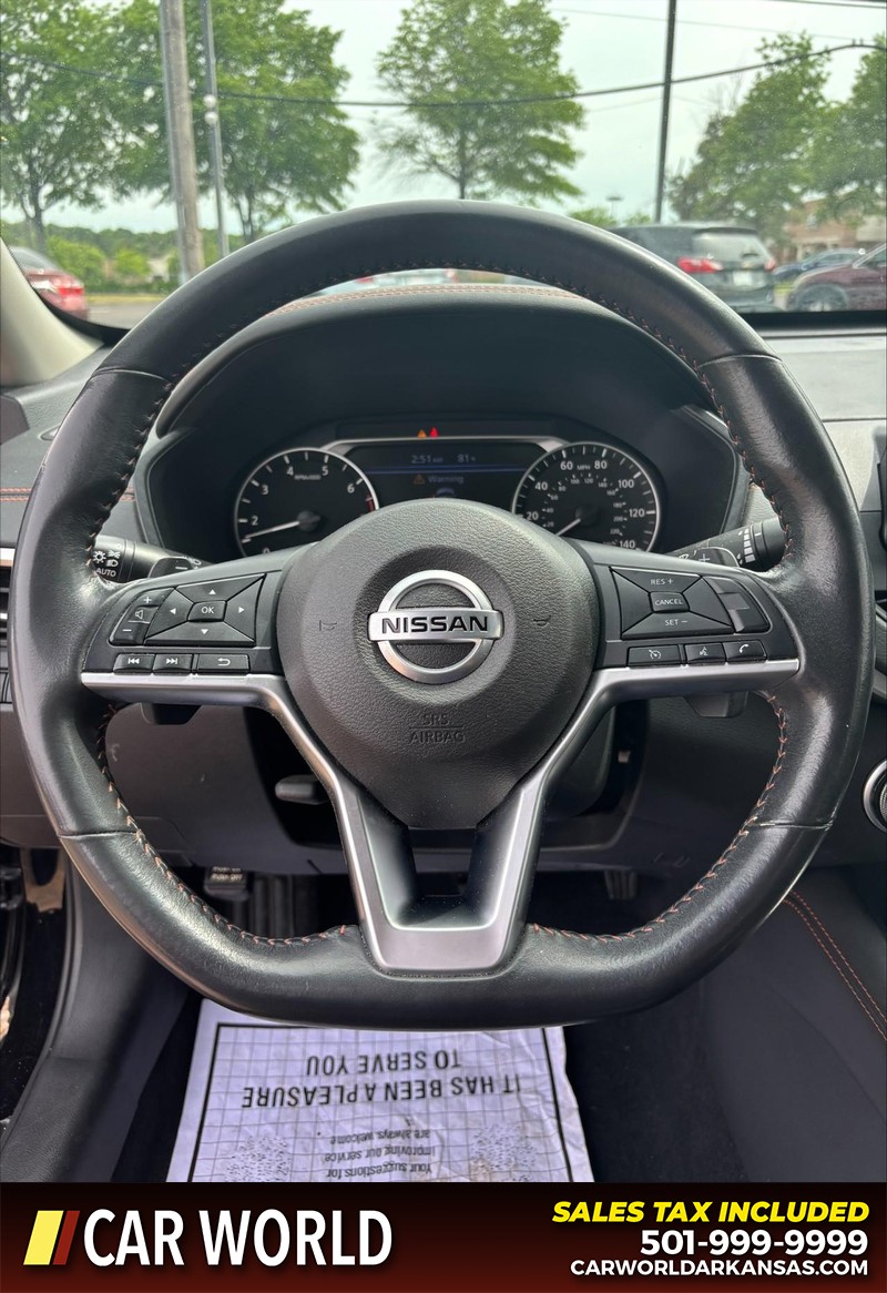 Nissan Altima Vehicle Full-screen Gallery Image 19