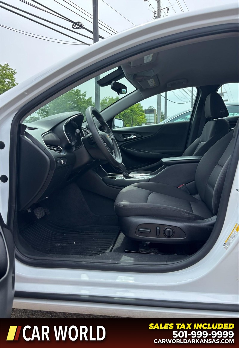 Chevrolet Malibu Vehicle Full-screen Gallery Image 13