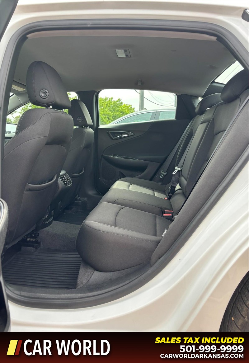 Chevrolet Malibu Vehicle Full-screen Gallery Image 15