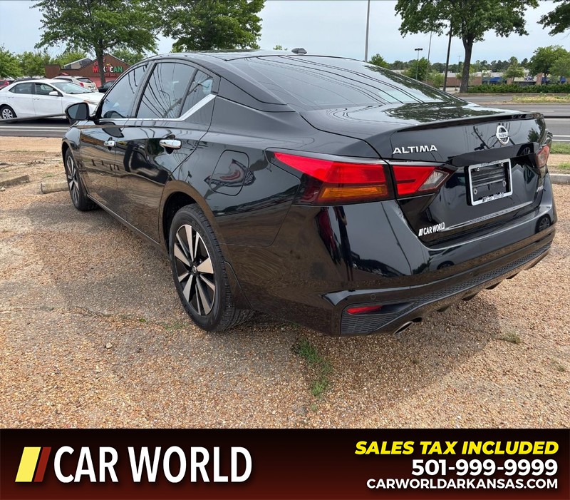 Nissan Altima Vehicle Full-screen Gallery Image 7