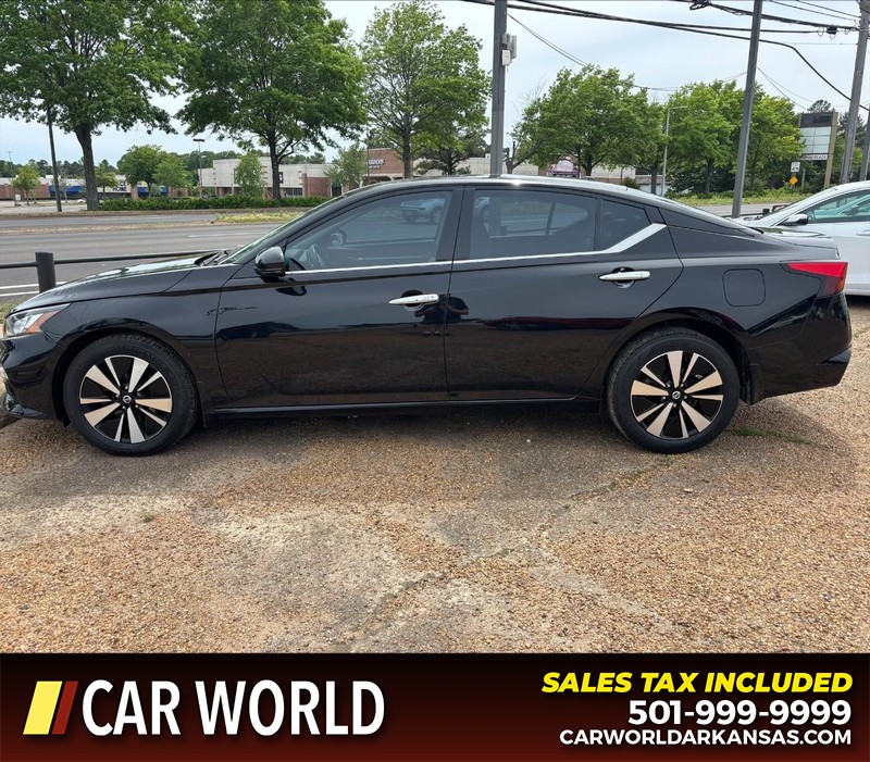 Nissan Altima Vehicle Full-screen Gallery Image 8