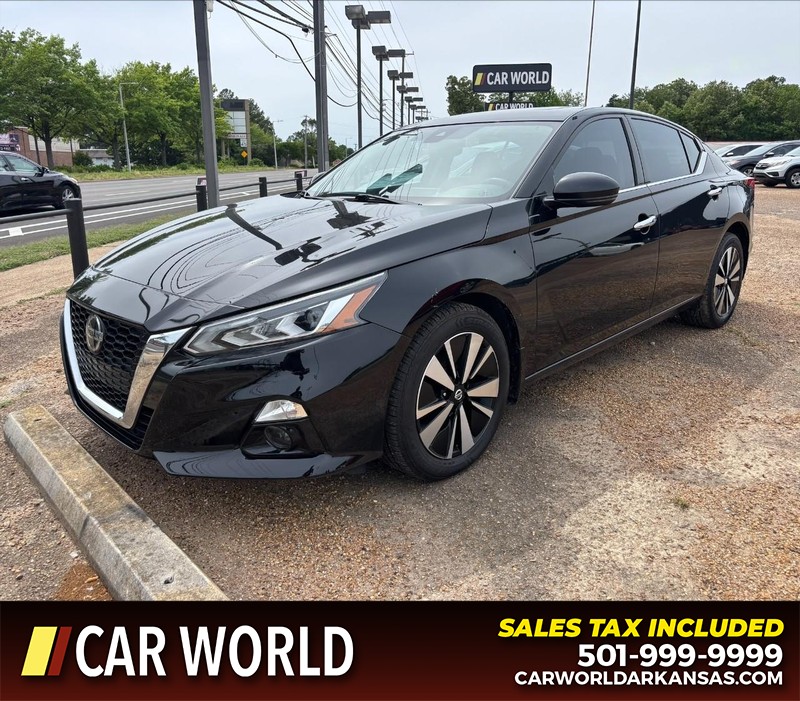 Nissan Altima Vehicle Full-screen Gallery Image 9