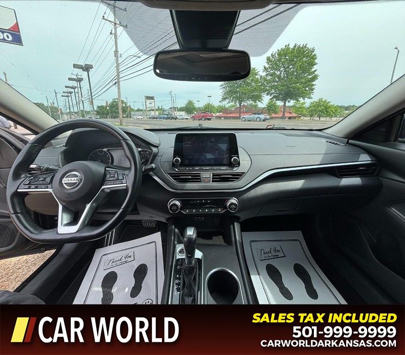 Nissan Altima Vehicle Full-screen Gallery Image 16