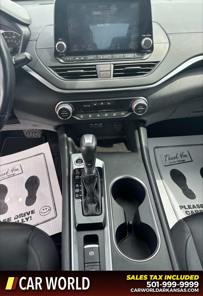 Nissan Altima Vehicle Full-screen Gallery Image 17