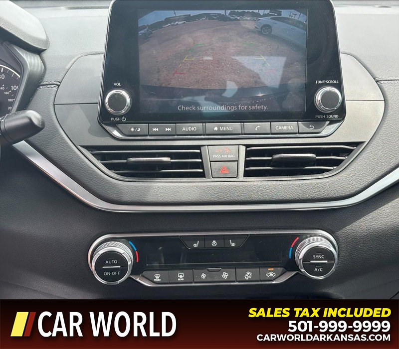 Nissan Altima Vehicle Full-screen Gallery Image 18