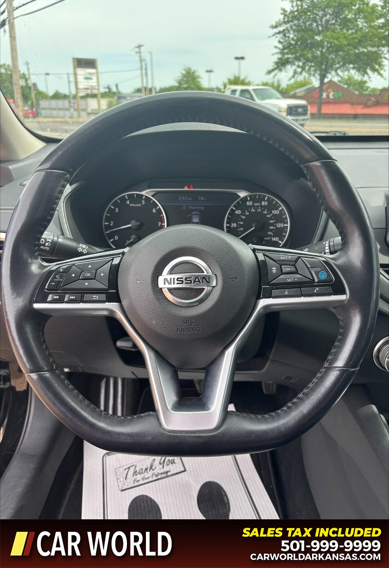 Nissan Altima Vehicle Full-screen Gallery Image 19