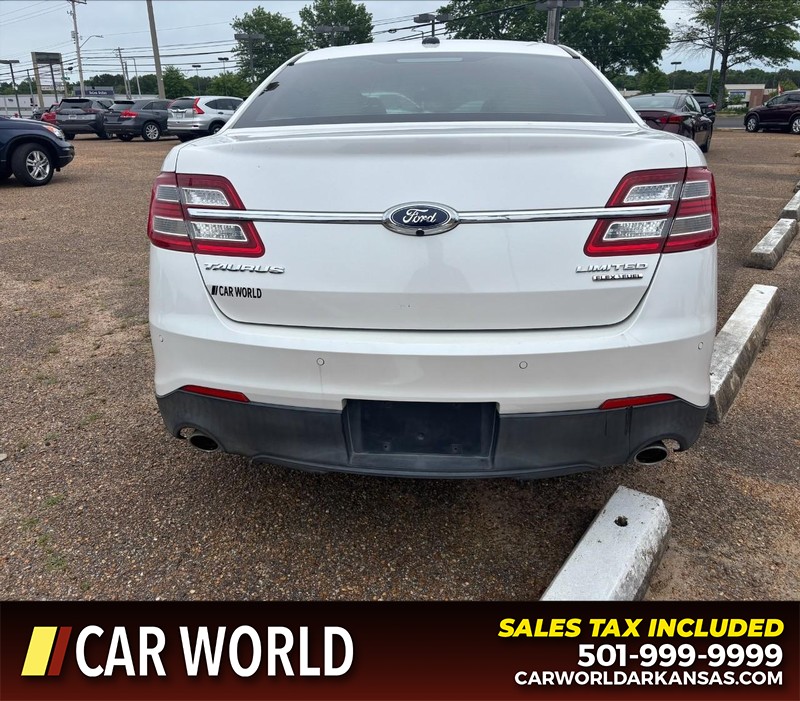Ford Taurus Vehicle Full-screen Gallery Image 4