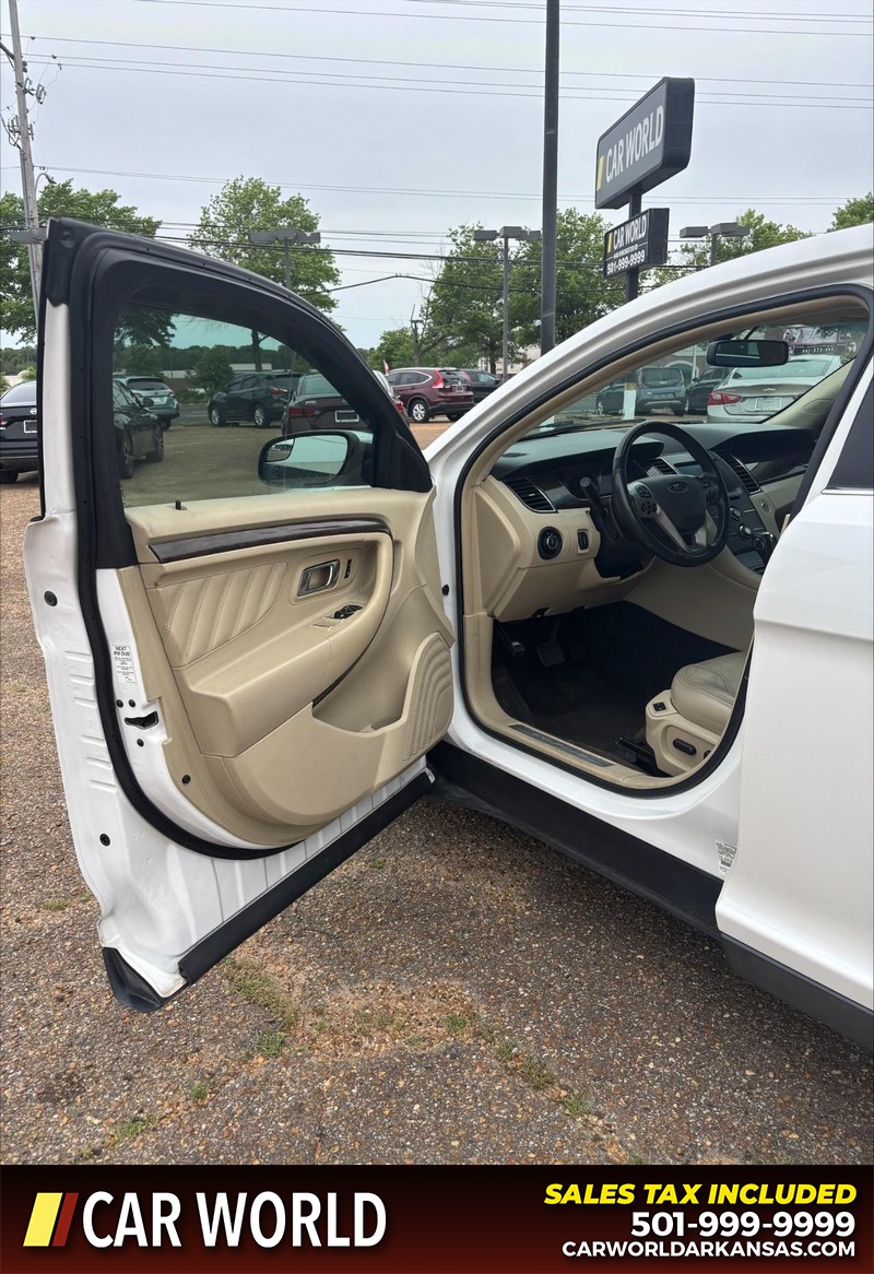 Ford Taurus Vehicle Full-screen Gallery Image 11